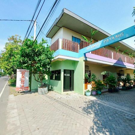 Hotel Gerung 2 Near Luwes Mall Nganjuk Mitra Reddoorz Dış mekan fotoğraf