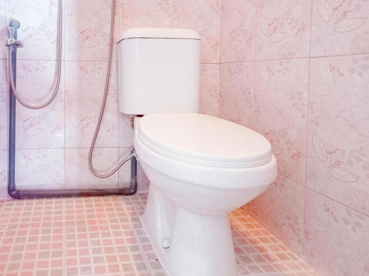 Hotel Gerung 2 Near Luwes Mall Nganjuk Mitra Reddoorz Oda fotoğraf