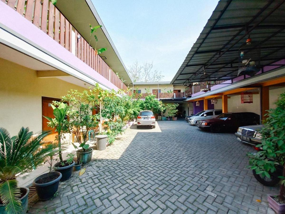 Hotel Gerung 2 Near Luwes Mall Nganjuk Mitra Reddoorz Dış mekan fotoğraf